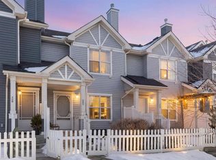 352 NW Elgin Gdns SE, Calgary, AB T2Z 4T5