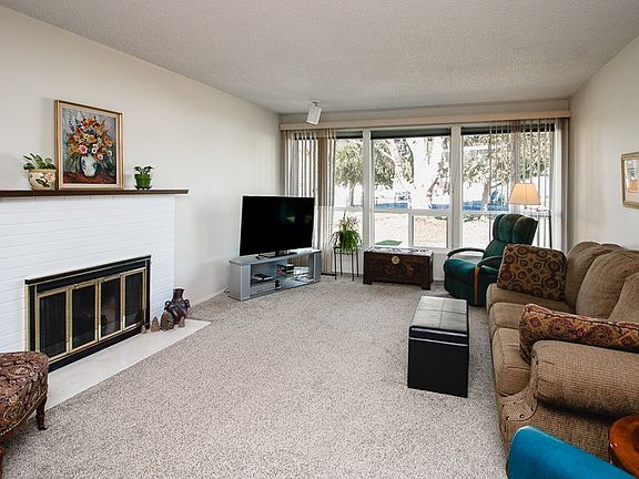 2nd image of 601 Village Way APT 12