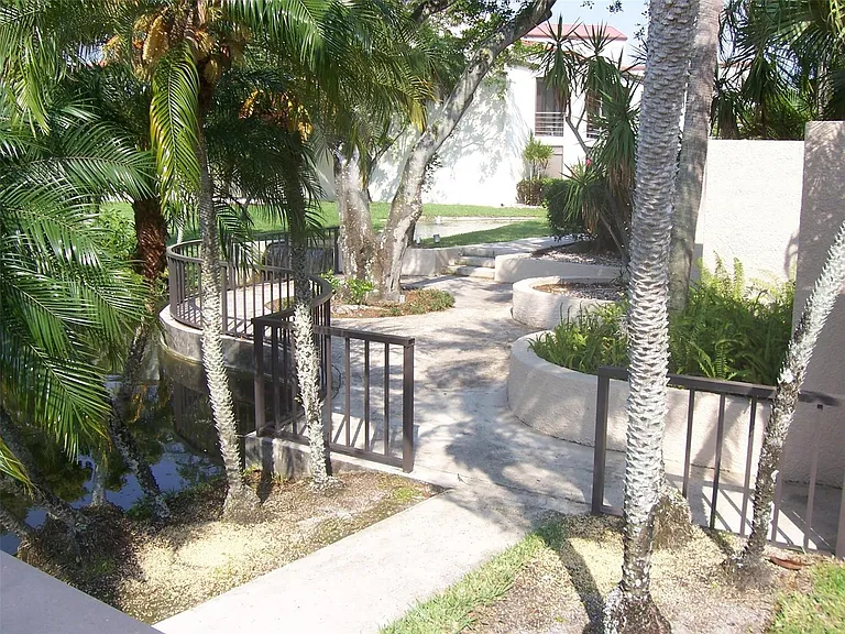 2222 N Cypress Bnd #309 — Photo 21