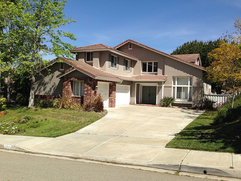 Front exterior view from street