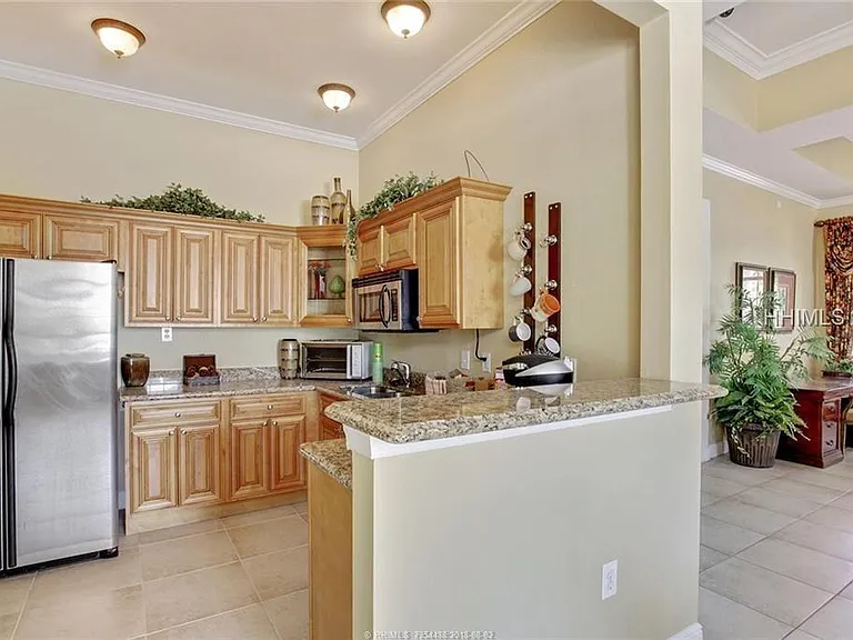 Part room kitchen.