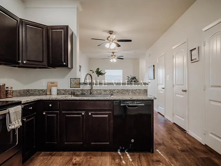 The Villas Apartments — Photo 36