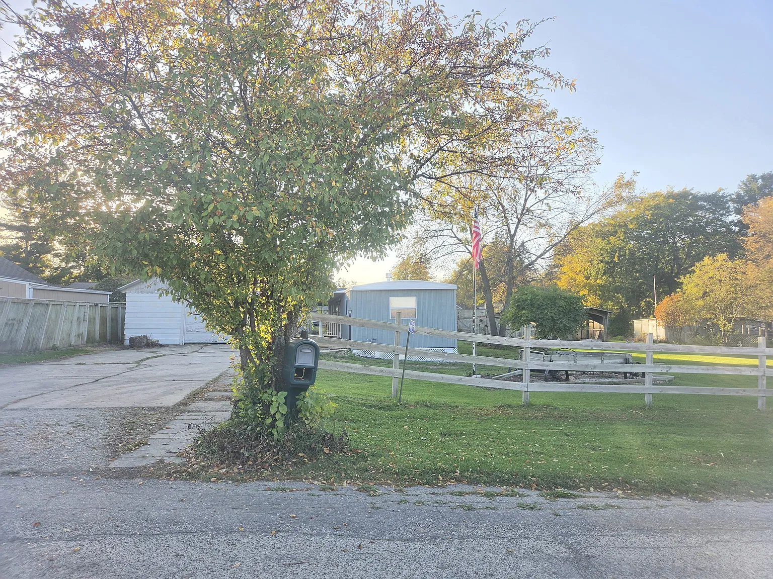 3 bed, 1.5 bath, 924 sqft, $700 — Photo 1