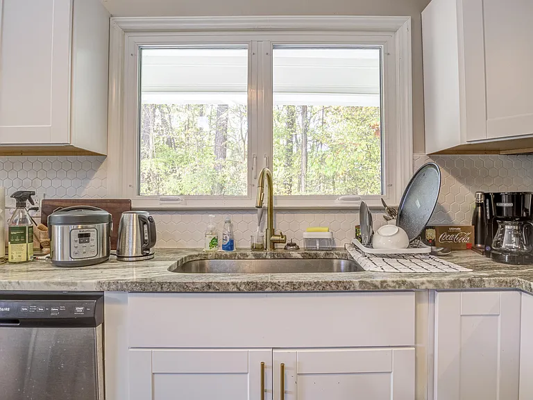 460 Dickens Dr — Photo 17