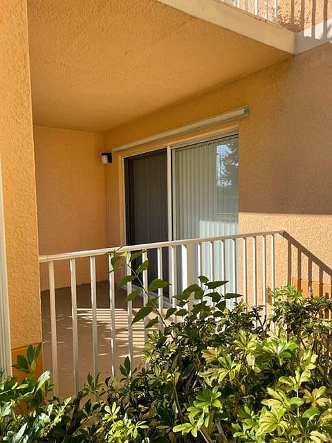 1st image of 281 SW Palm Drive #105