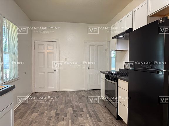 2nd image of 609 S Oakland Ave