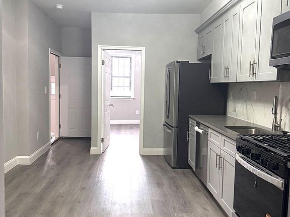 4th image of 925 S 11th St