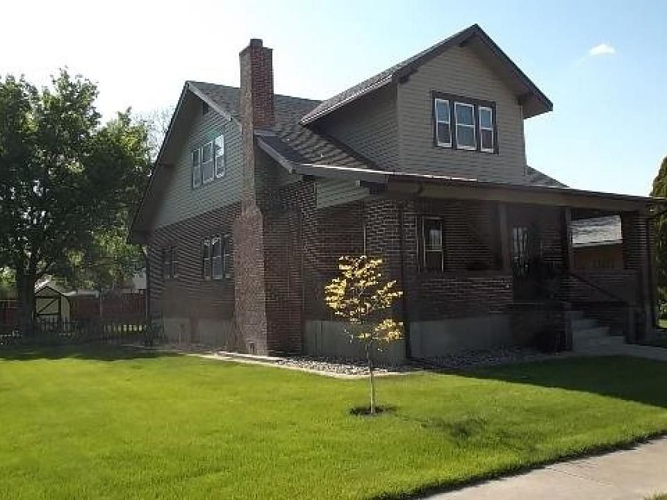 1st image of 215 W 3rd St