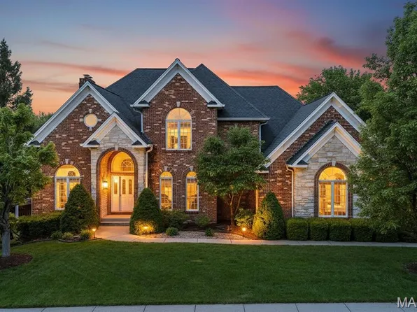 125 Gardner Pl, Saint Charles, MO 63301