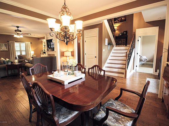 4th image of 4185 Southern Manor Dr N