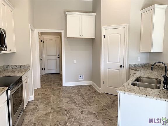4th image of 21000 High Plains Dr