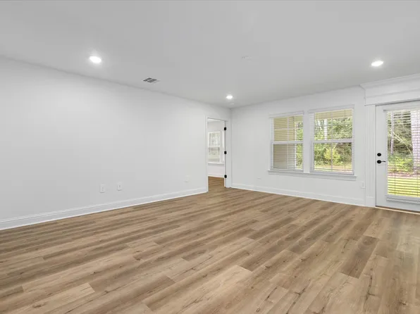 3711 Olivia Dr, Ocean Springs, MS 39564