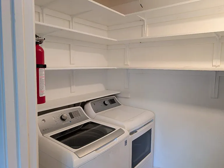 39 Eastmont — Photo 15