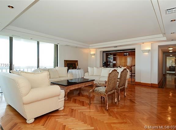 Turnberry Isle #20J Living Room.