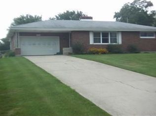 1520 Crest Dr, Springfield, OH 45502