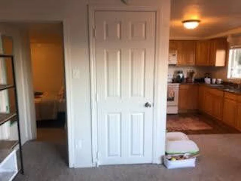 1390 Retsil Rd E — Photo 10