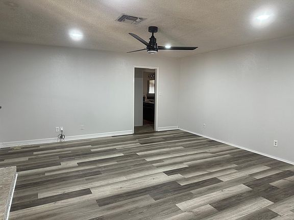 4th image of 2805 Ecleto Blvd