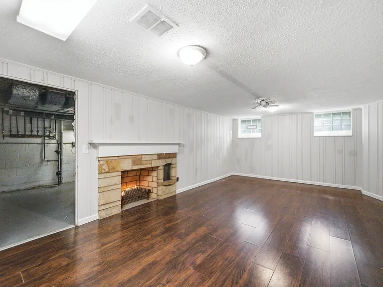 4437 Groveland Rd — Photo 31
