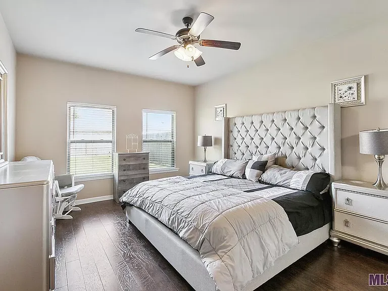 6382 Mallard Crossing Dr — Photo 1