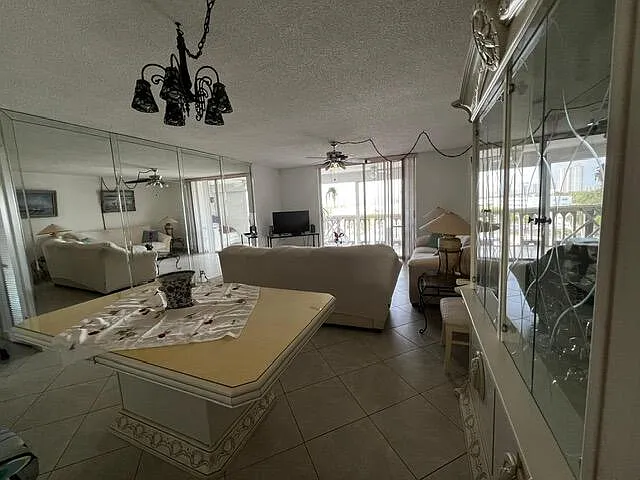 1001 NE 14th Ave #701 — Photo 4