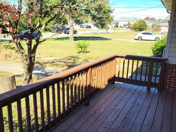 8224 Meadow Creek Rd, Norfolk, VA 23518