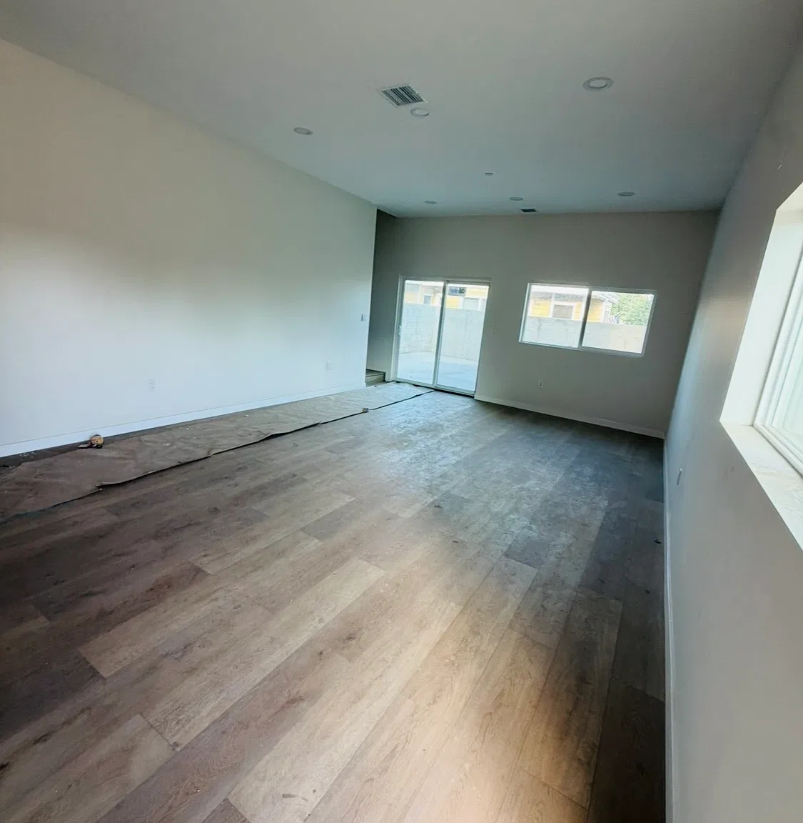 3 bed, 2.5 bath, 1350 sqft, $4,100 — Photo 3