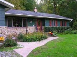 W9157 Town Hall Rd, Waterloo, WI 53594