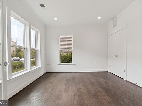 2nd image of 23009 Sullivans Cove Sq
