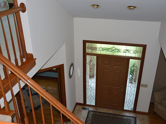 5th image of 8815 Chateau Dr
