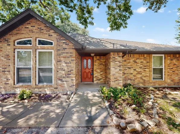 10168 Stoneleigh Dr, Benbrook, TX 76126