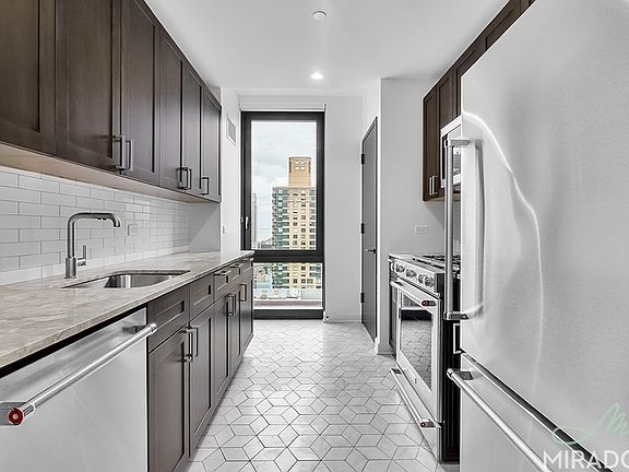 3rd image of 21 W End Ave Penthouse 2