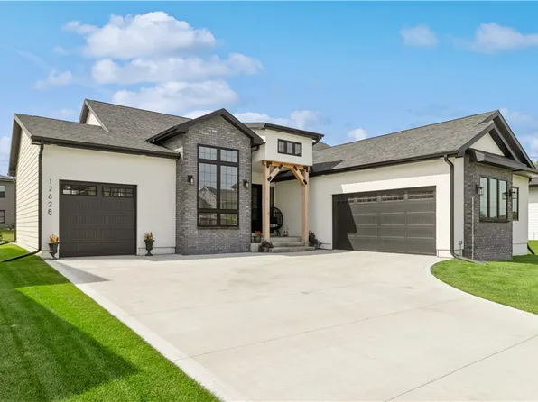 17628 Berkshire Pkwy, Clive, IA 50325