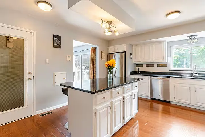 Duxbury Way — Photo 26