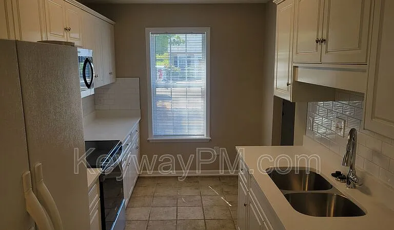 858 Pawley Ct — Photo 3