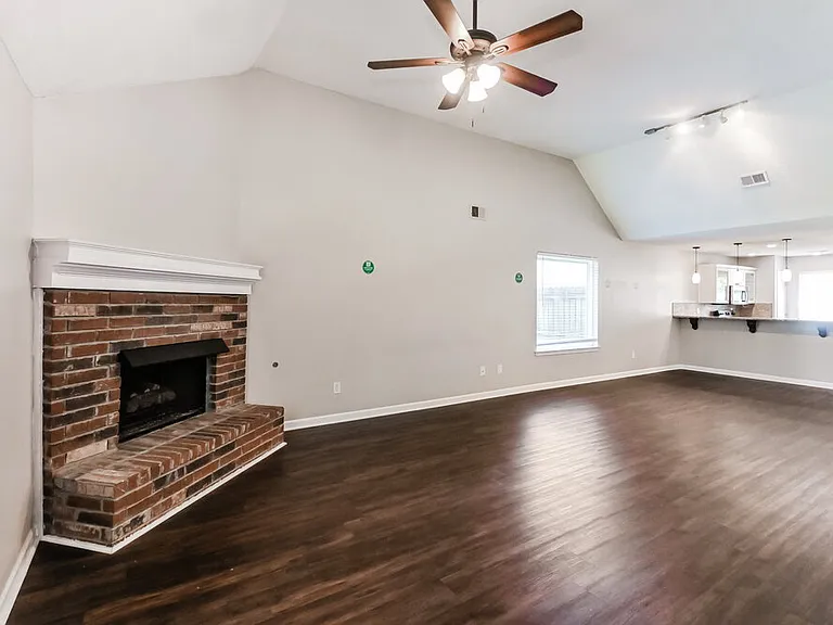 277 Gaslight Cv — Photo 5