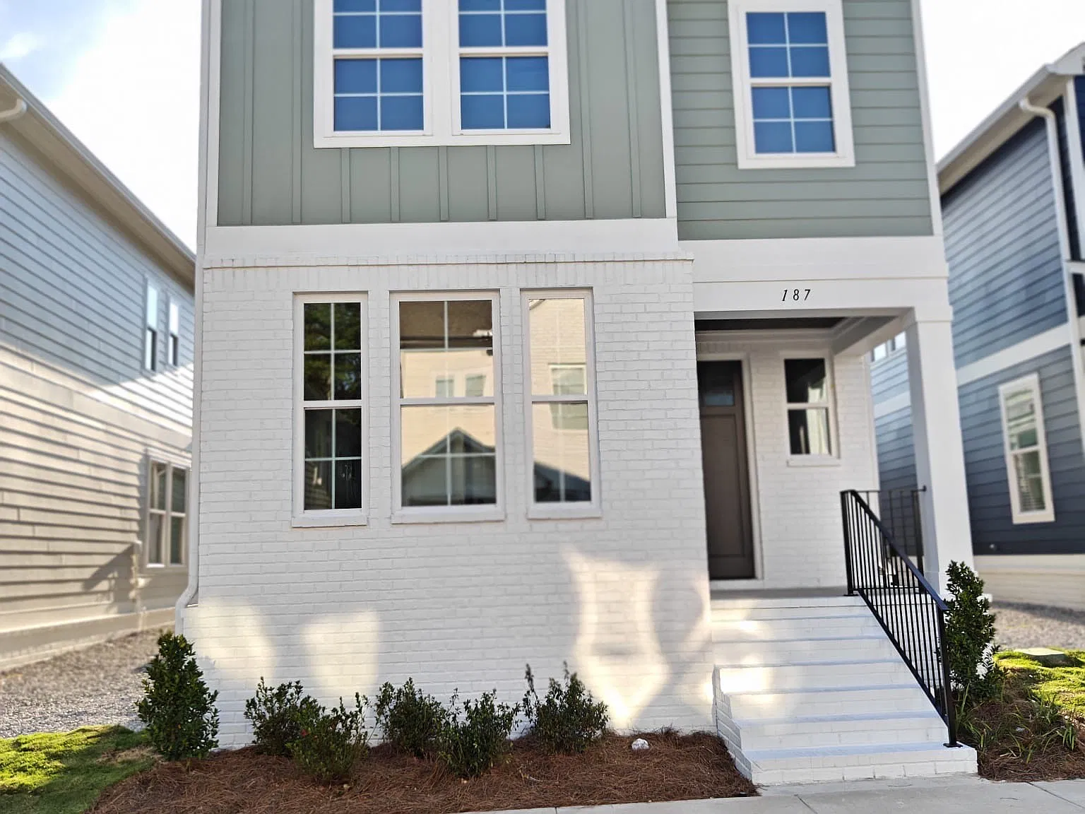 4 bed, 3.5 bath, 1960 sqft, $4,300 — Photo 1