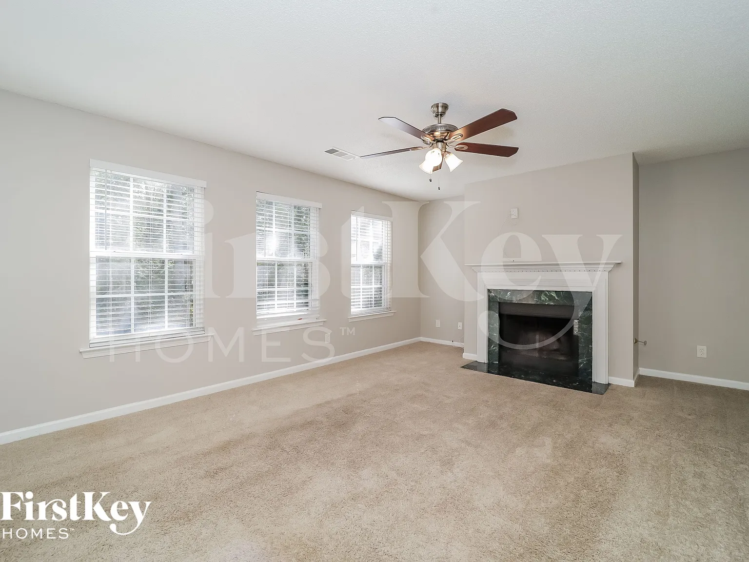 4 bed, 2.5 bath, 2272 sqft, $1,880 — Photo 2