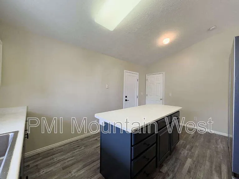 2419 W 1850 N — Photo 14