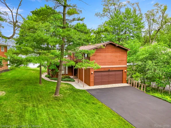 3150 Wellington Ct, West Bloomfield, MI 48324