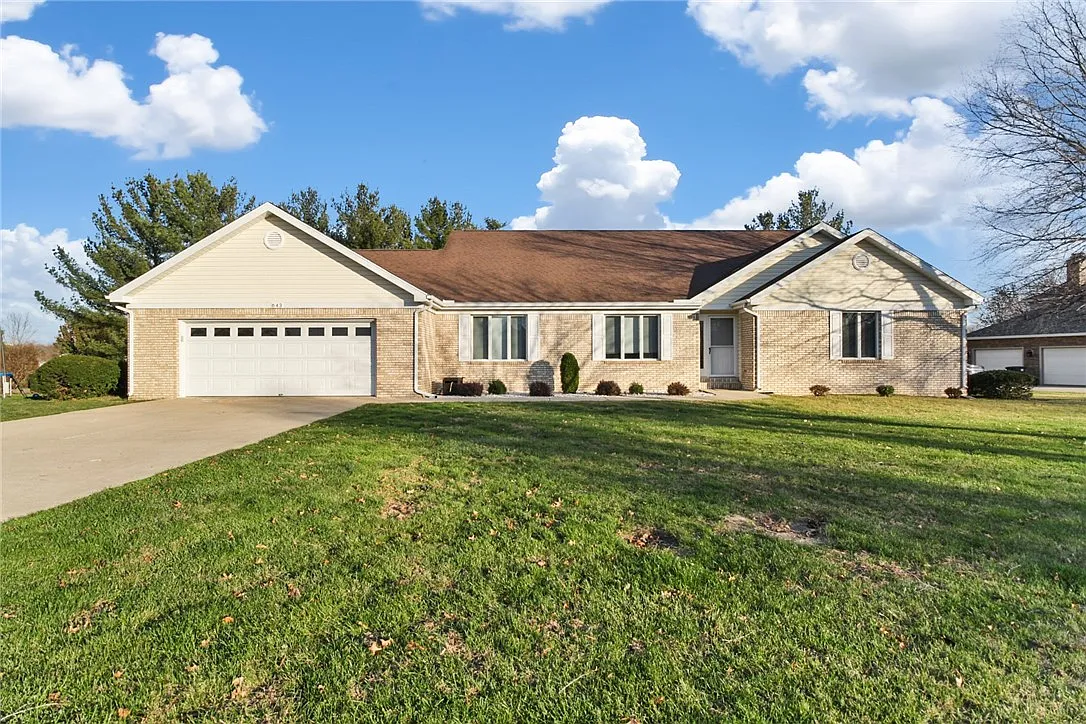 643 Fox Lake Dr photo 1