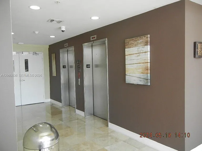 215 SW 42nd Ave #1007 — Photo 8