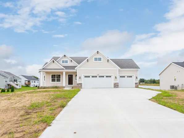 14936 Fillmore St, West Olive, MI 49460