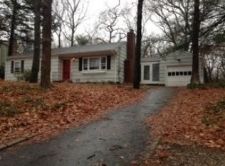 26 Oleander Dr, Northport, NY 11768