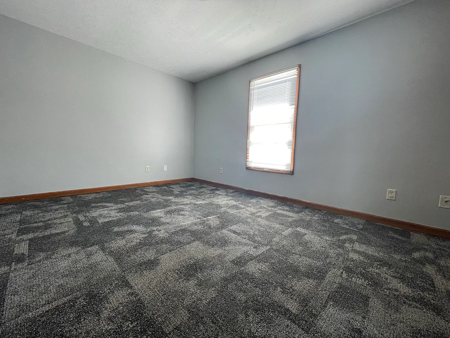 Stone Dr. 350 — Photo 4