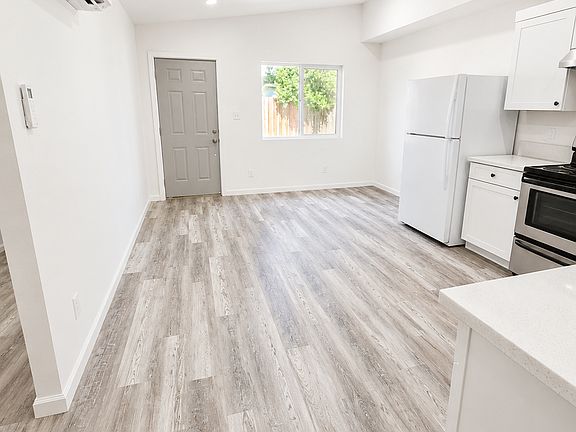 4th image of 224 W G St #B