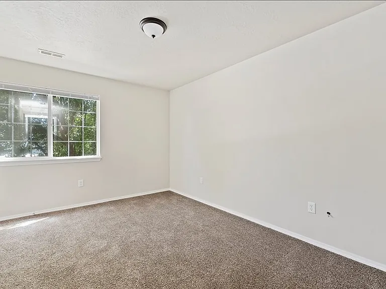 121 N Avenger Ln — Photo 18