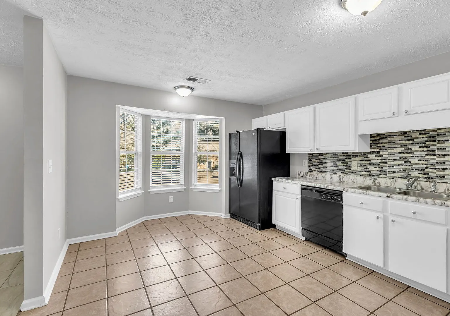 Cozy 3-Bedroom Townhome for Rent in Duluth, GA — Photo 3