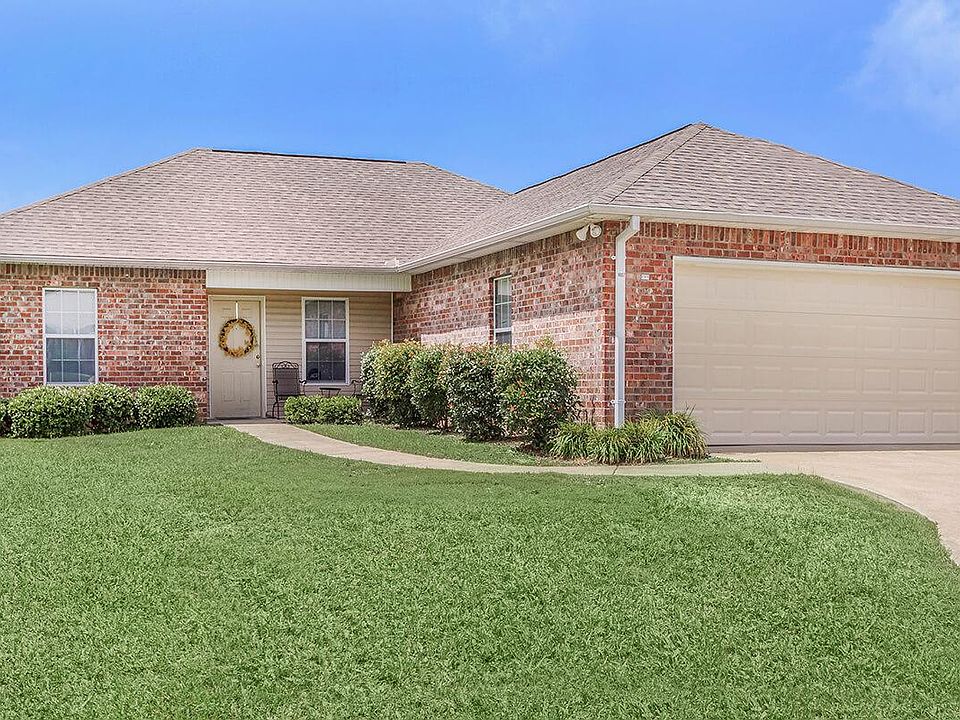 WELL MANICURED LAWNS