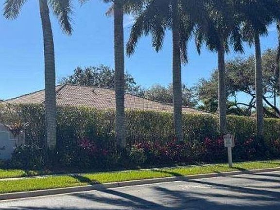 Exterior Neighborhood (street photo)