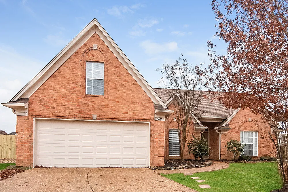 4 bed, 2.0 bath, 1831 sqft, $2,230 — Photo 1